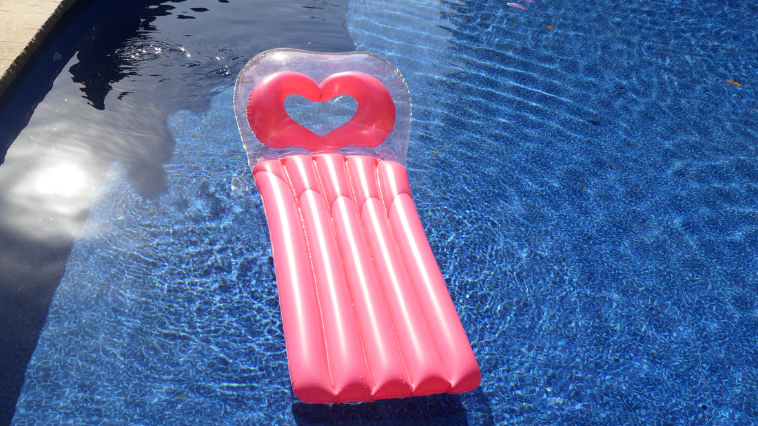 Clear Pillow Hand Heart Float - Light Pink
