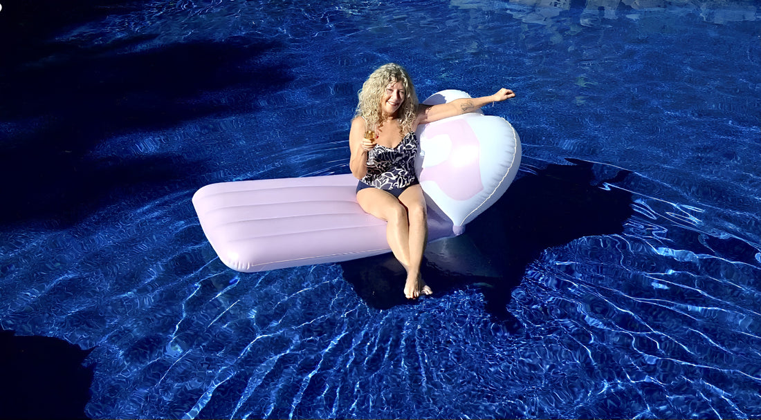Super Deluxe Luxury Hand Heart Pool Float