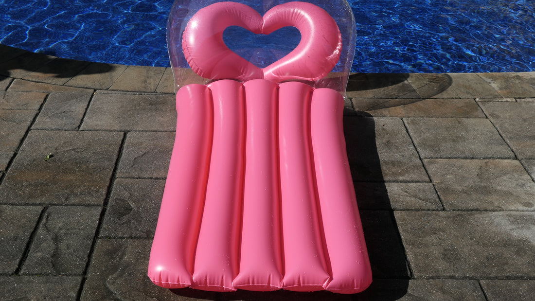 Clear Pillow Hand Heart Float - Hot Pink